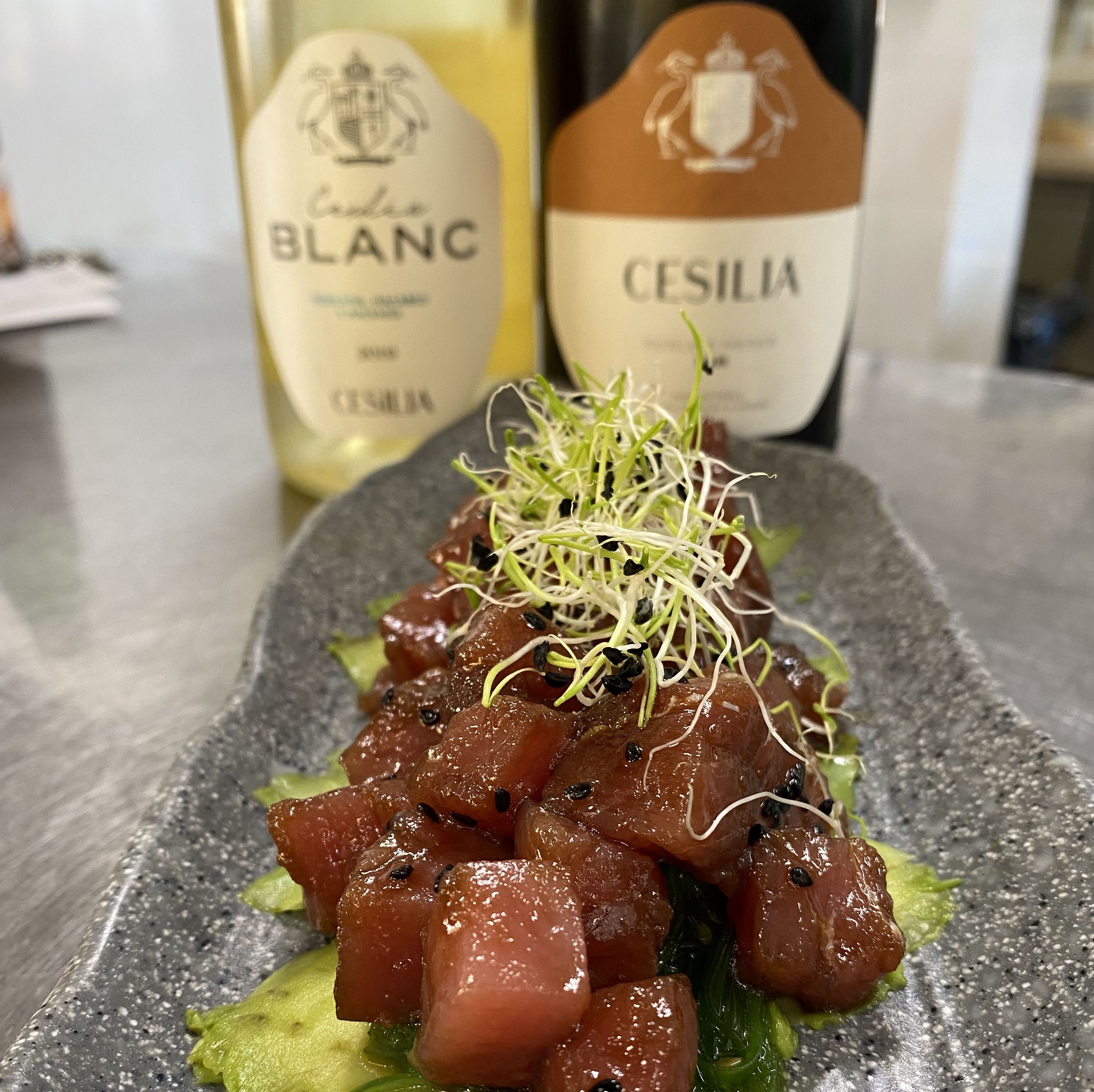 Tartar de atún sobre cama de wakame! Tartar de atún sobre cama de wakame!