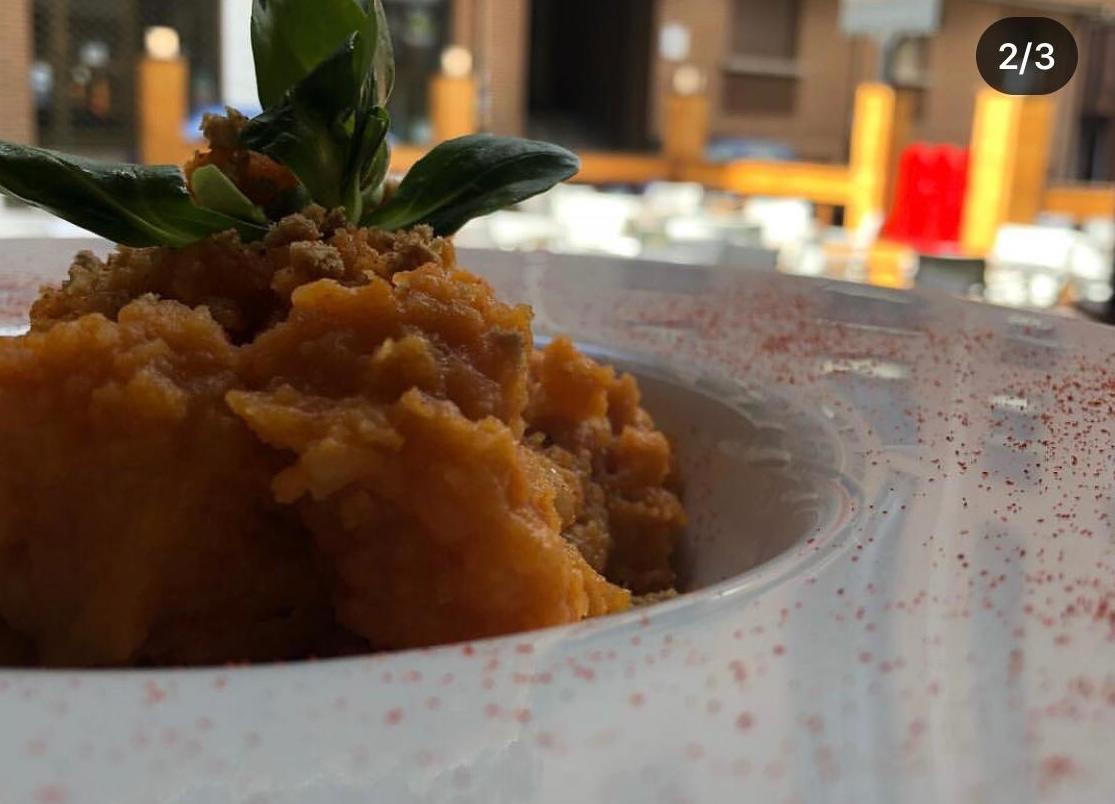Patatas revolconas con polvo de torrezno Patatas revolconas con polvo de torrezno