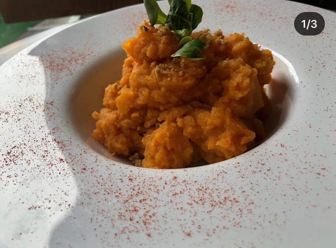 Patatas revolconas con polvo de torrezno Patatas revolconas con polvo de torrezno