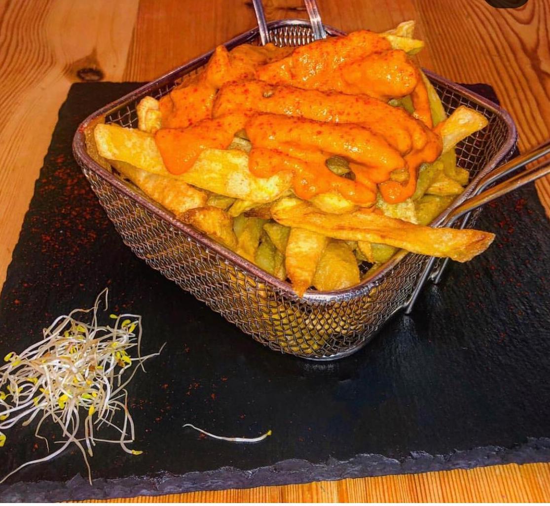 Patatas bravas con salsa castiza Patatas bravas con salsa castiza
