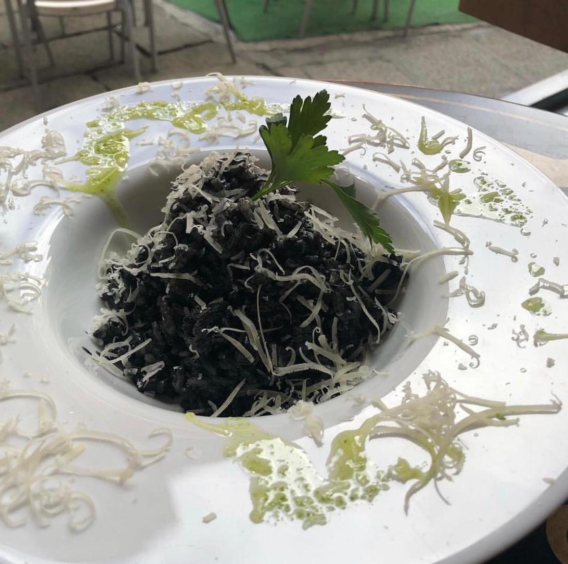 Risotto de arroz negro con calamares y Gambas Risotto de arroz negro con calamares y Gambas