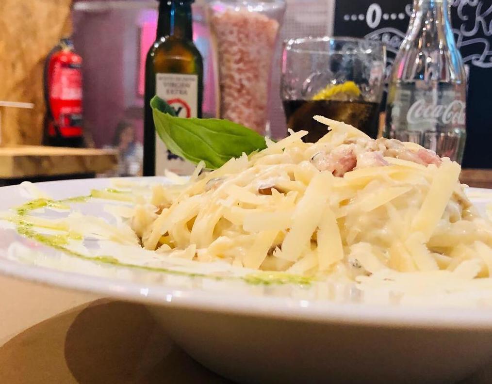 Tallarines con salsa carbonara Tallarines con salsa carbonara
