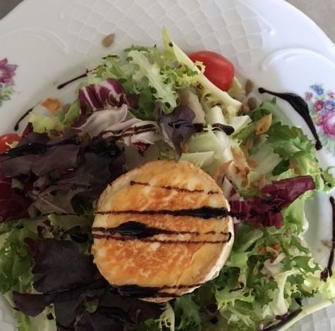 ensalada Gourmet con rulo de cabra y frutos secos ensalada Gourmet con rulo de cabra y frutos secos
