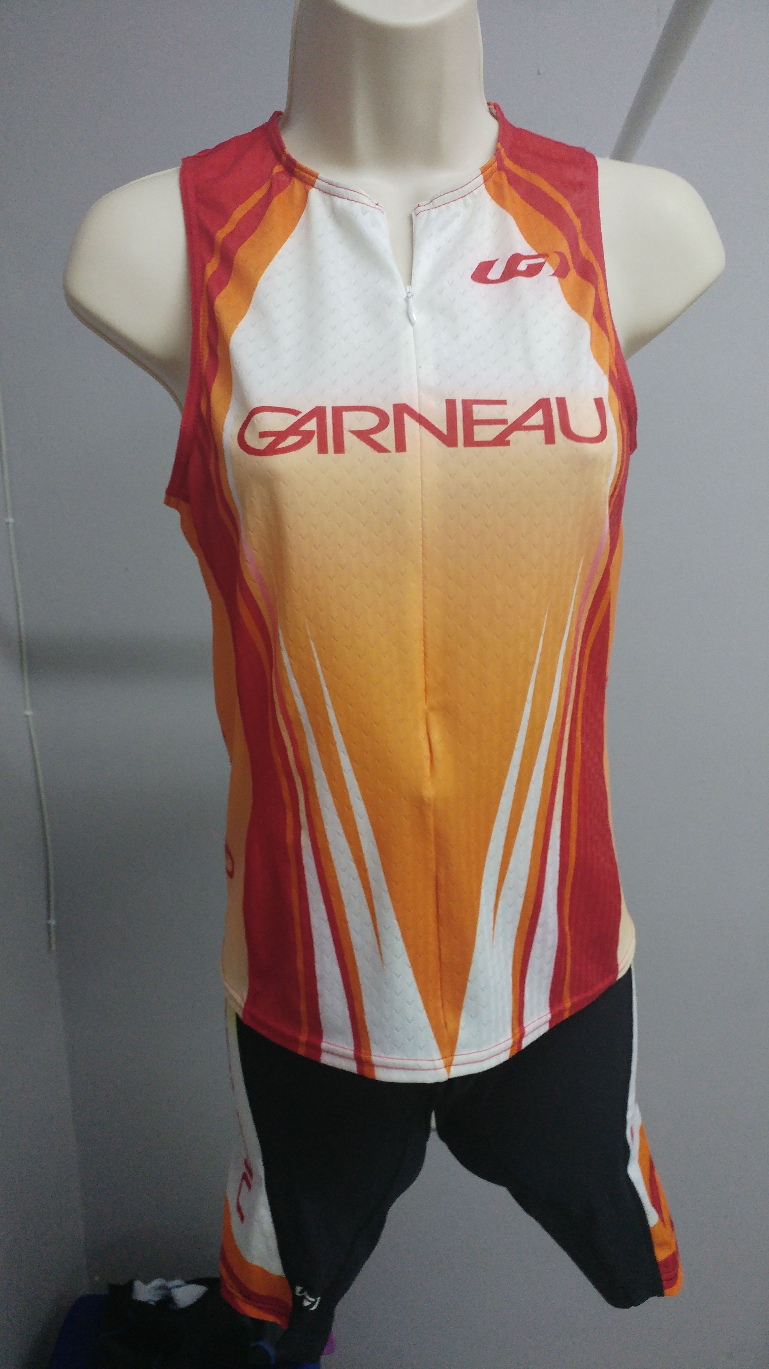 CONJUNTO TRIATLÓN CHICA (TRI TOP + TRI SHORT) CONJUNTO TRIATLÓN CHICA (TRI TOP + TRI SHORT)
