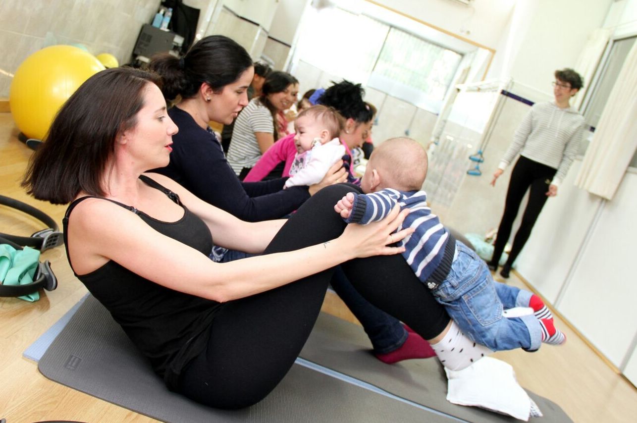 Pilates Postparto de mamis con BEBÉS: 6 Tipos de Clases de Eles Pilates Madrid Pilates Postparto de mamis con BEBÉS: 6 Tipos de Clases de Eles Pilates Madrid