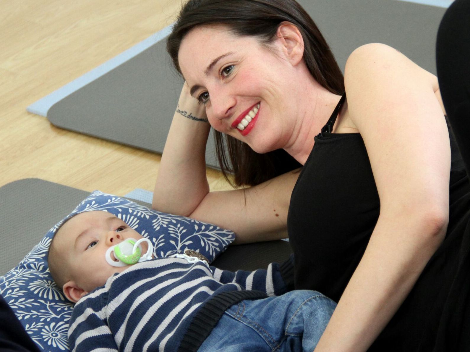 Pilates Postparto de mamis con BEBÉS: 6 Tipos de Clases de Eles Pilates Madrid Pilates Postparto de mamis con BEBÉS: 6 Tipos de Clases de Eles Pilates Madrid