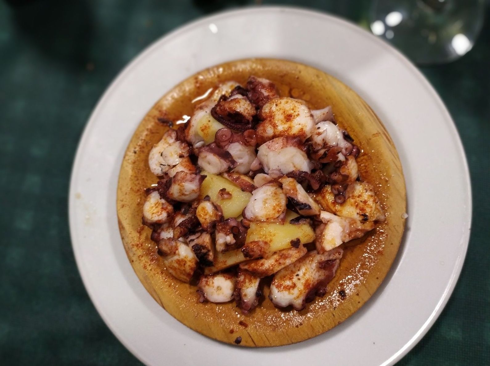 Pulpo á feira con cachelos Pulpo á feira con cachelos