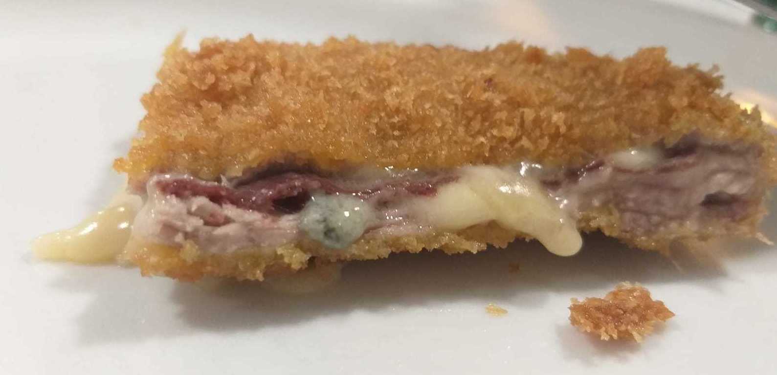 Cachopo Michelangelo: Nuestros platos de La Cantina Sixtina Cachopo Michelangelo: Nuestros platos de La Cantina Sixtina