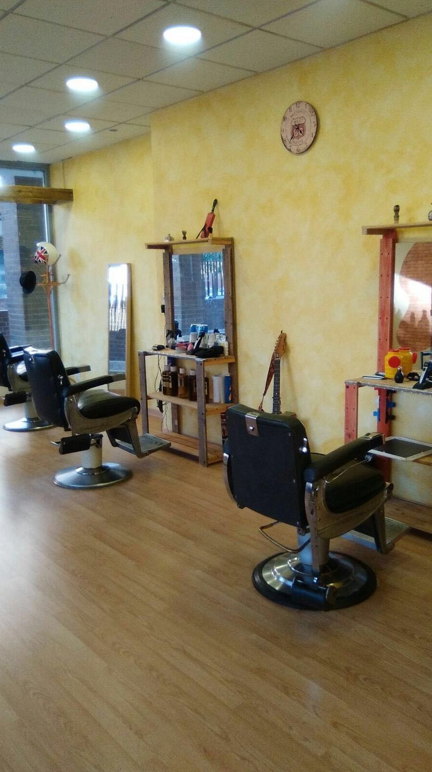 Horario: Servicios de Iván Vega Barber Shop Horario: Servicios de Iván Vega Barber Shop