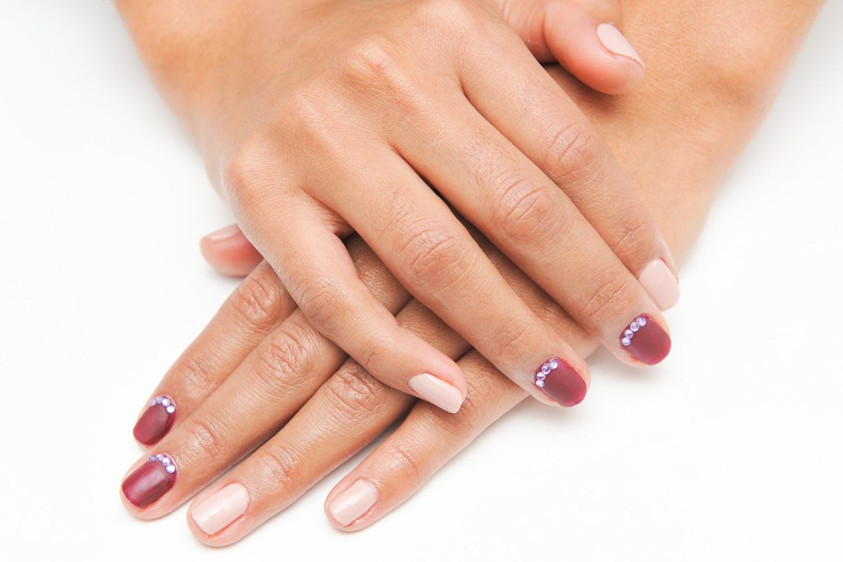 Manicura y pedicura: Servicios de Salón de Belleza Fuchsia Manicura y pedicura: Servicios de Salón de Belleza Fuchsia
