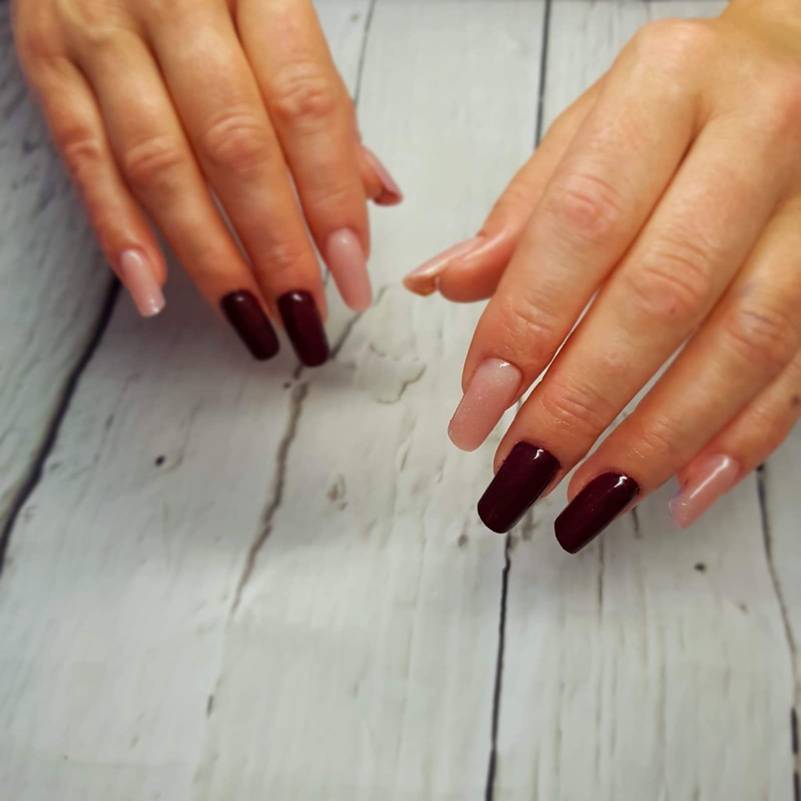 Manicura y pedicura: Servicios de Salón de Belleza Fuchsia Manicura y pedicura: Servicios de Salón de Belleza Fuchsia
