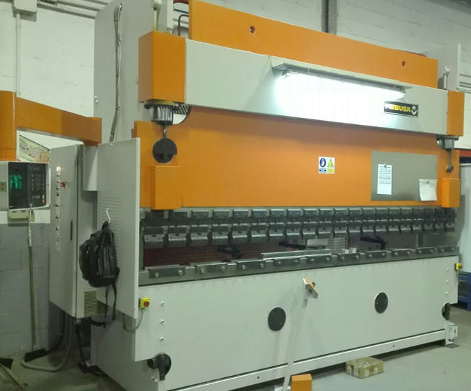 Plegadora hidráulica CNC Mebusa de 170 toneladas: Servicios y maquinaria de Calderería y Obras, S.L. Plegadora hidráulica CNC Mebusa de 170 toneladas: Servicios y maquinaria de Calderería y Obras, S.L.