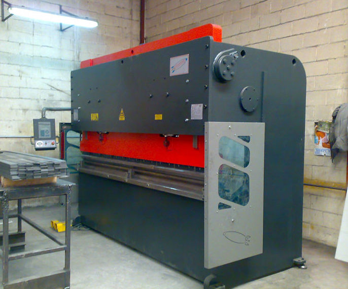 Plegadora hidráulica CNC Korpleg : Servicios y maquinaria de Calderería y Obras, S.L. Plegadora hidráulica CNC Korpleg : Servicios y maquinaria de Calderería y Obras, S.L.
