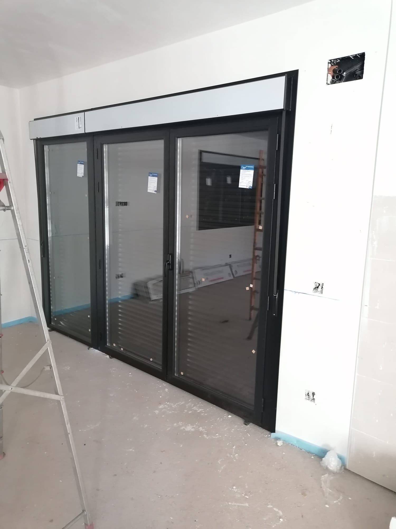 Puertas de aluminio y PVC y forja lacadas al horno: Servicios de San Damián, S.L. Puertas de aluminio y PVC y forja lacadas al horno: Servicios de San Damián, S.L.