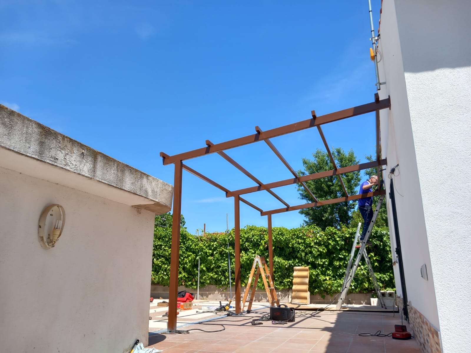 Estructuras para porche: Servicios de San Damián, S.L. Estructuras para porche: Servicios de San Damián, S.L.