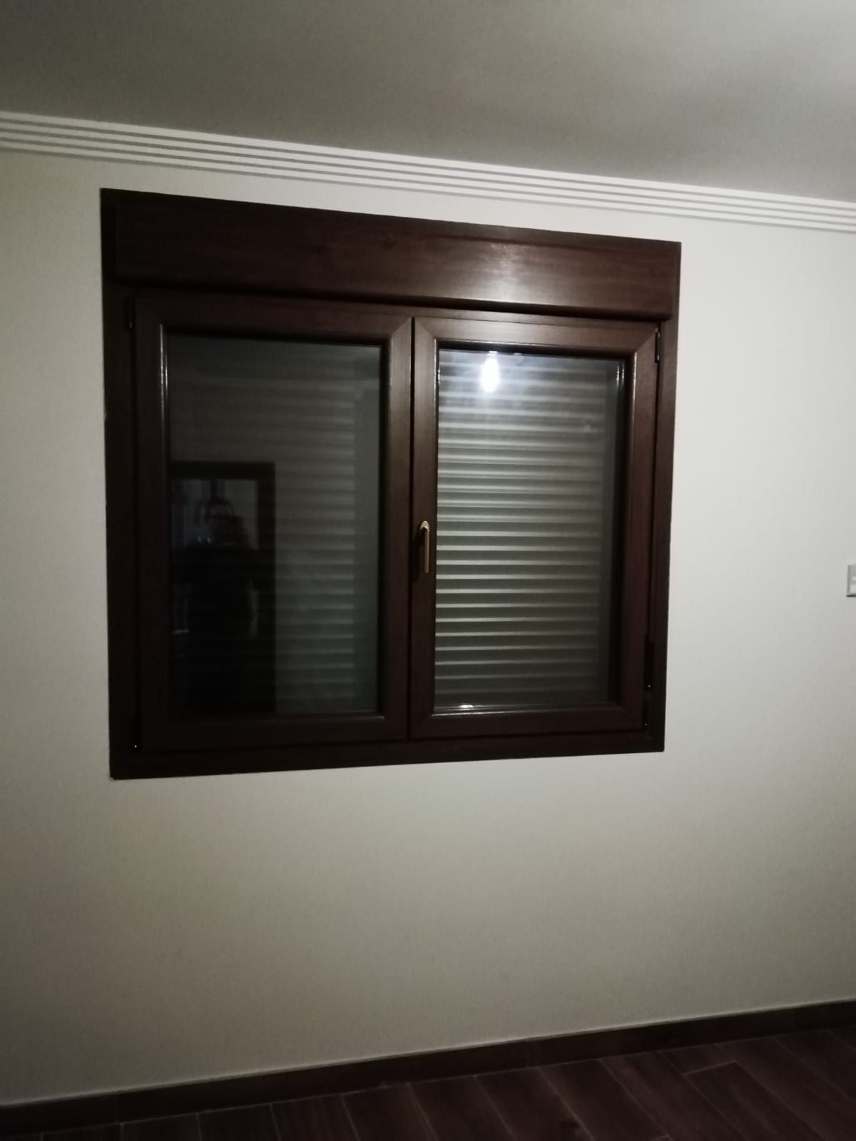 Ventana de aluminio y cristal Ventana de aluminio y cristal