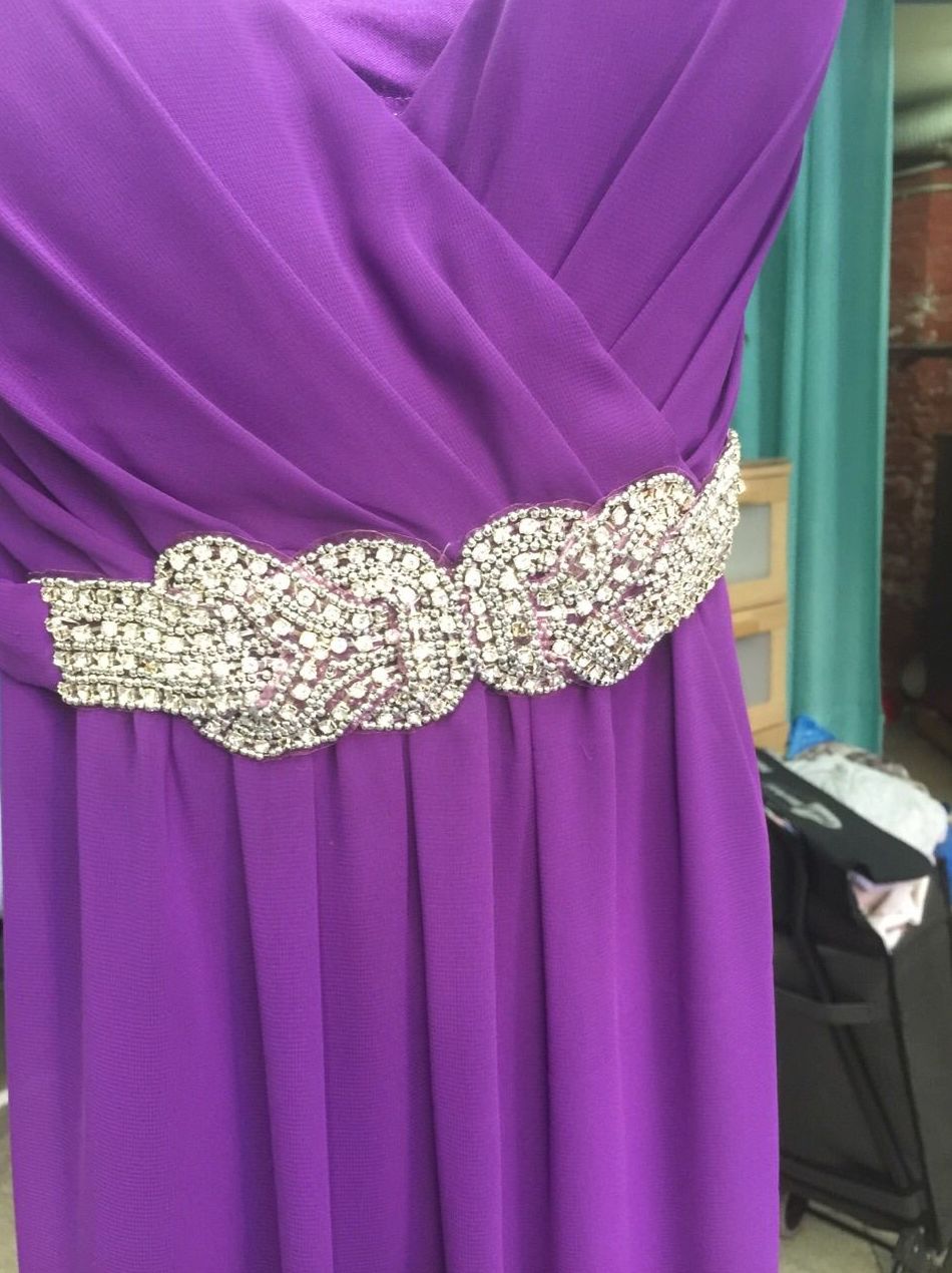 Limpieza de vestidos con pedrería: Servicios de Tintorería Anubis Limpieza de vestidos con pedrería: Servicios de Tintorería Anubis