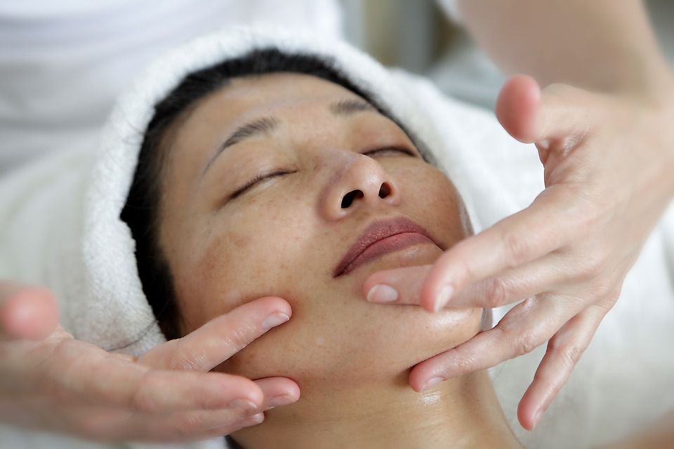 Tratamientos para manchas y cicatrices: Nuestros servicios de Estética Aloe Tratamientos para manchas y cicatrices: Nuestros servicios de Estética Aloe