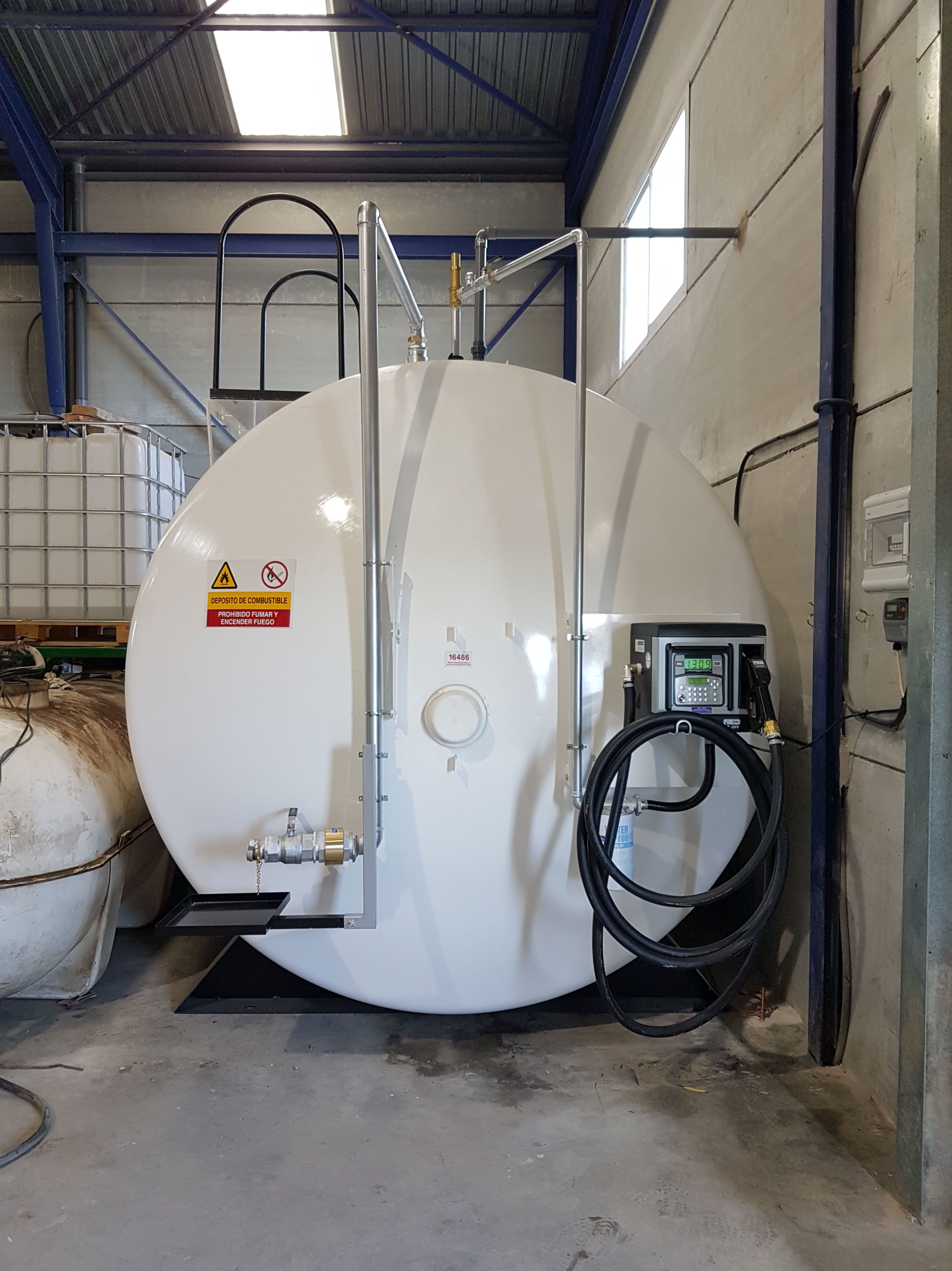 Depósitos de Gasóleo Para Suministros a Vehículos: Servicios de Instalaciones Petroliferas Hnos. López Depósitos de Gasóleo Para Suministros a Vehículos: Servicios de Instalaciones Petroliferas Hnos. López