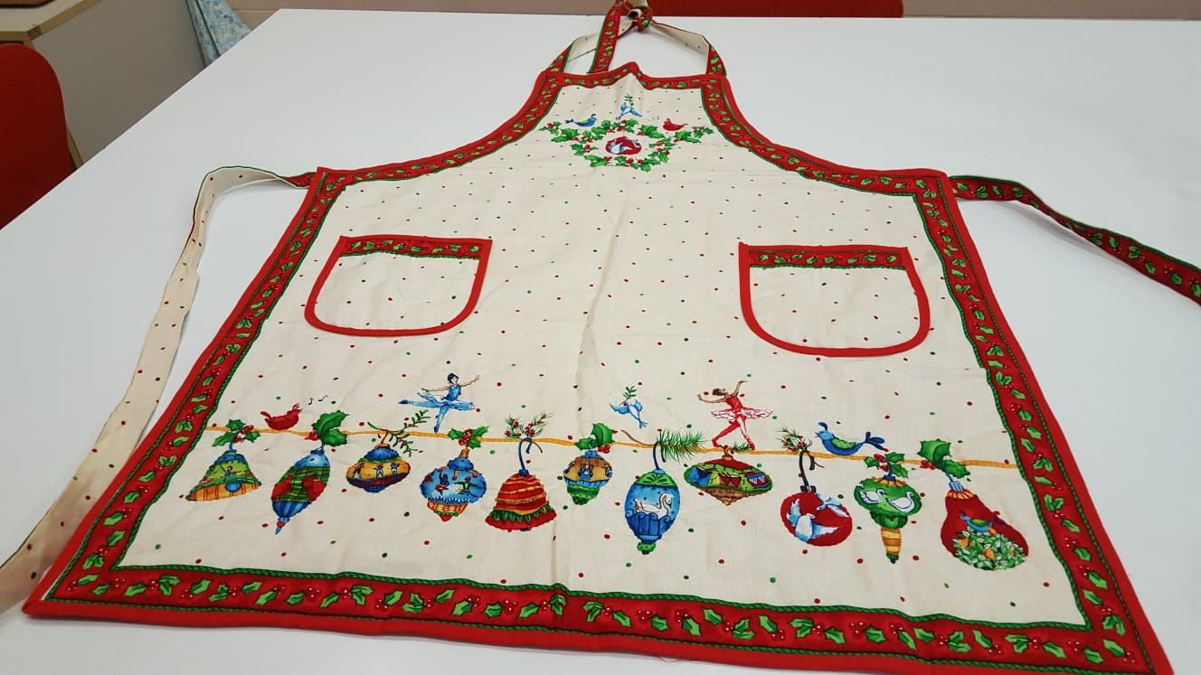 Delantales Navideños: Tienda y cursos de Mercería & Taller de Labores Inma Delantales Navideños: Tienda y cursos de Mercería & Taller de Labores Inma