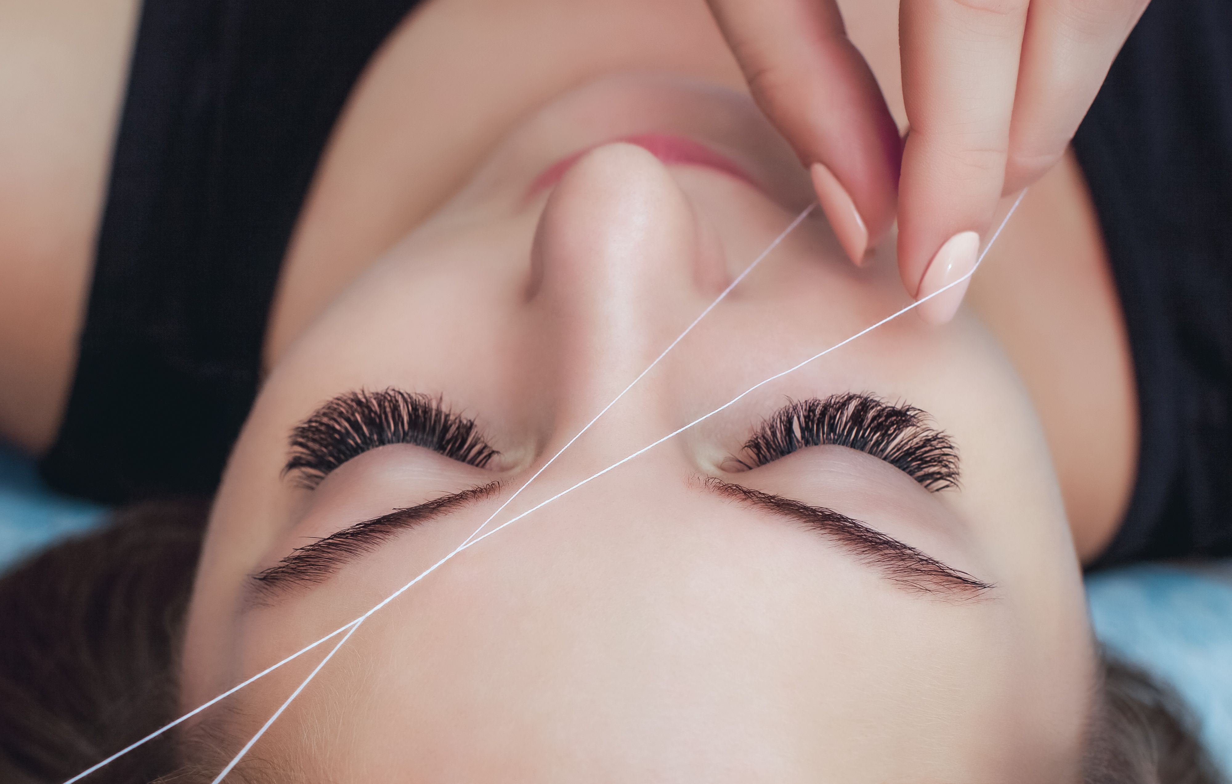 Depilación de cejas con hilo: Servicios y tratamientos de Ameli Style Salón de Belleza Depilación de cejas con hilo: Servicios y tratamientos de Ameli Style Salón de Belleza