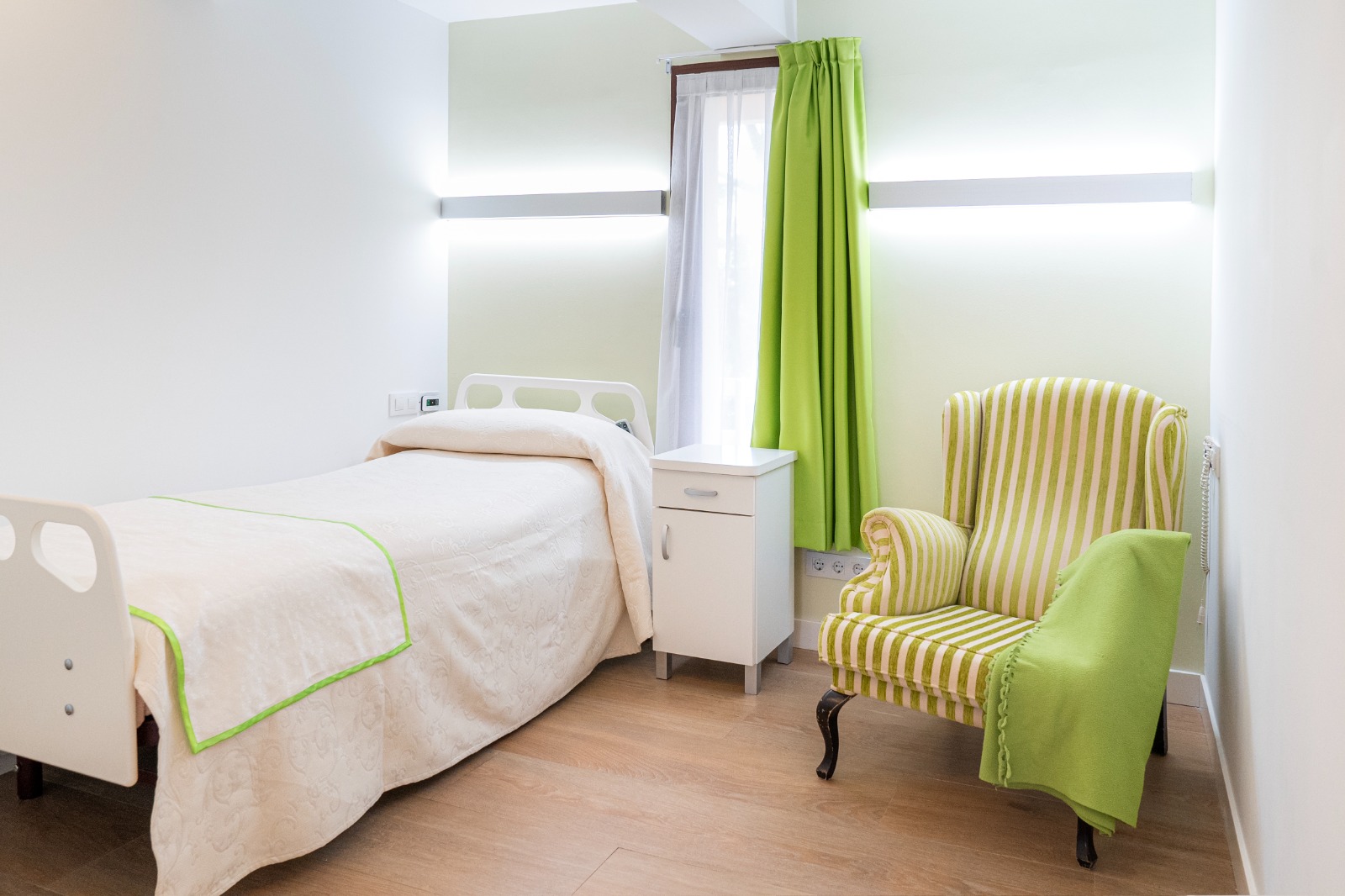 Habitaciones individuales y dobles: Nuestra residencia de Residencia para la tercera edad La Suiza Santa Rita Habitaciones individuales y dobles: Nuestra residencia de Residencia para la tercera edad La Suiza Santa Rita