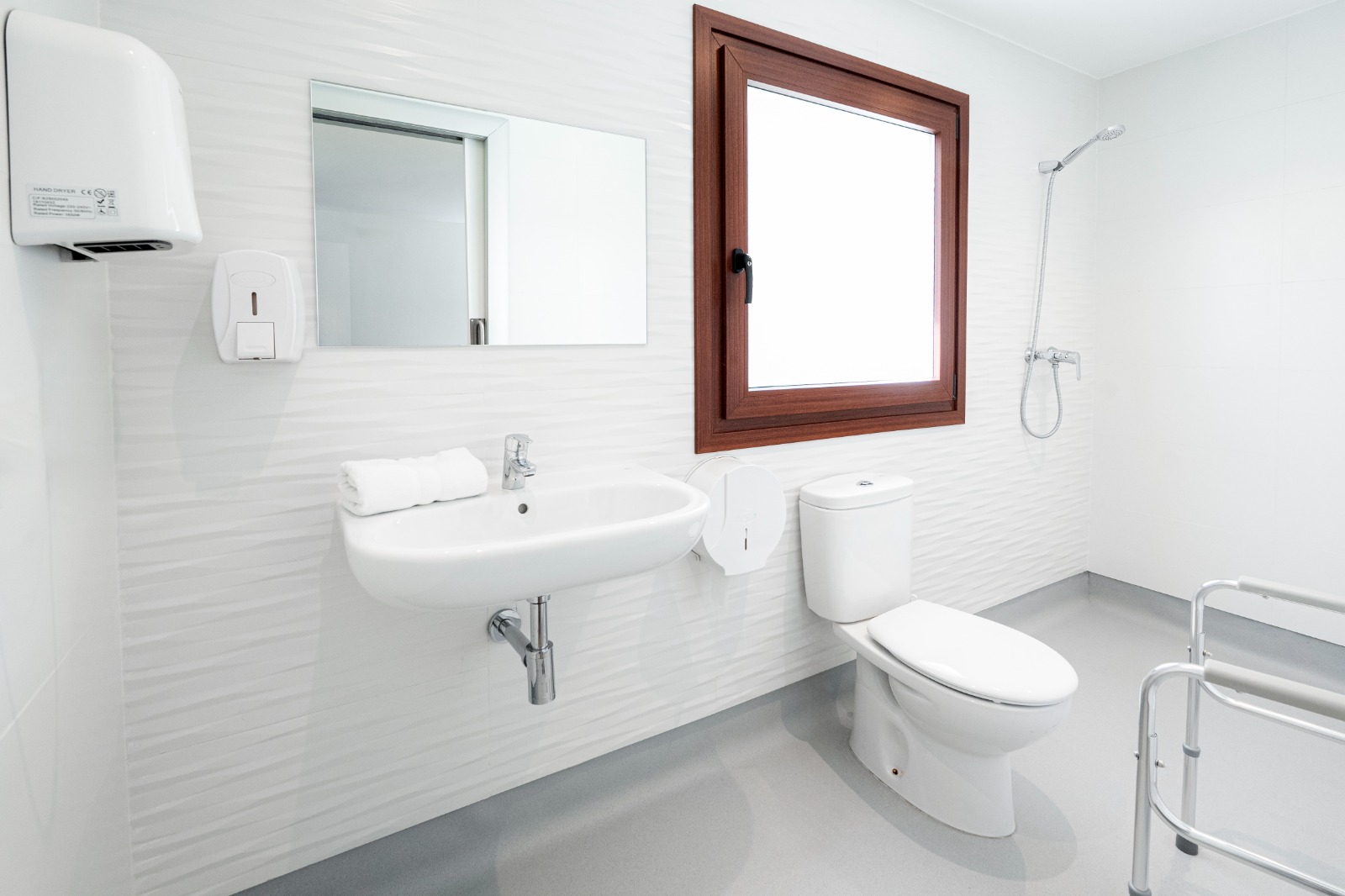 Habitaciones individuales y dobles: Nuestra residencia de Residencia para la tercera edad La Suiza Santa Rita Habitaciones individuales y dobles: Nuestra residencia de Residencia para la tercera edad La Suiza Santa Rita