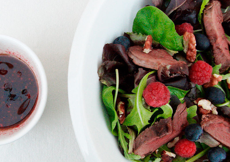 Ensalada de jamón de pato y salsa de frutos rojos : Carta de Cuina Cal Nano Ensalada de jamón de pato y salsa de frutos rojos : Carta de Cuina Cal Nano