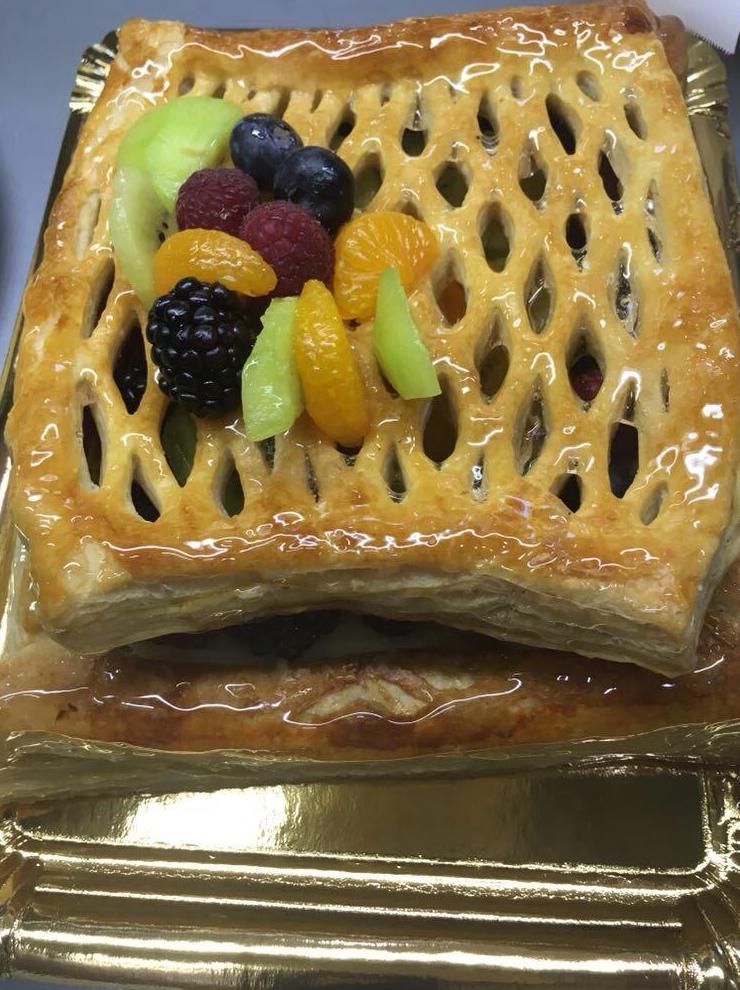 Tarta de hojaldre, frutas en Jaen