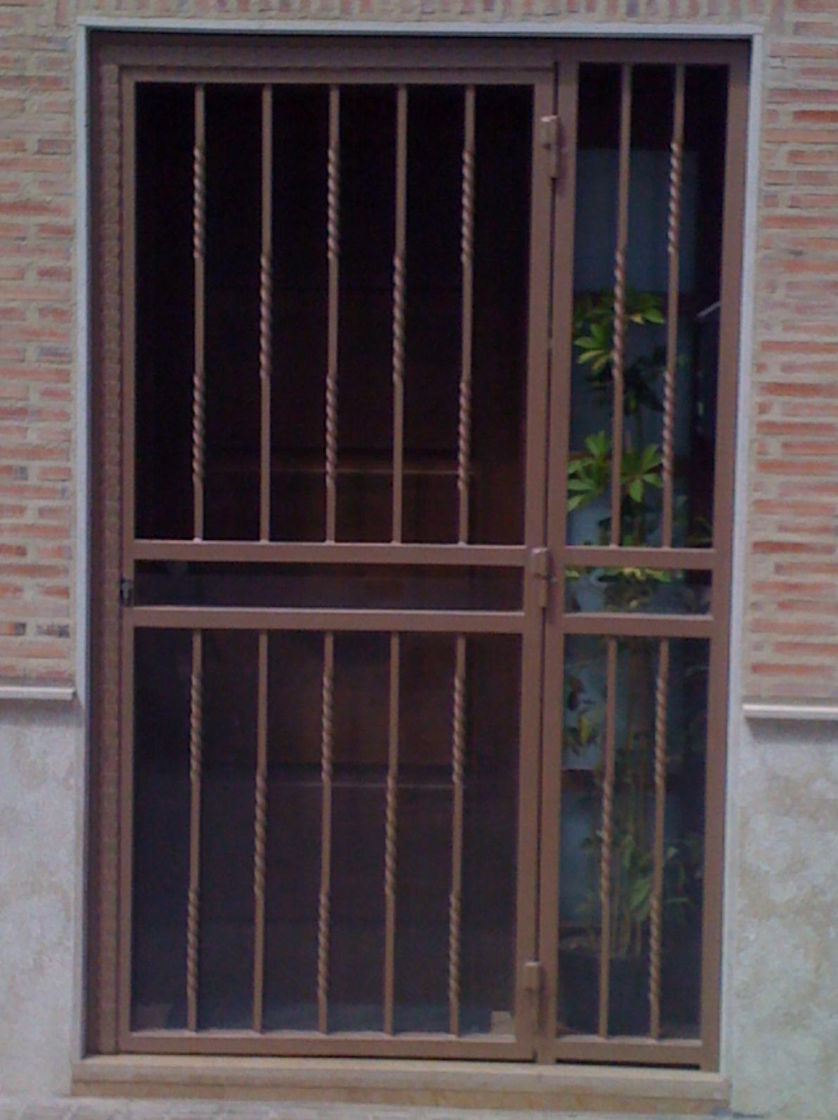 Cancelas de hierro para comunidades o casas particulares: Catálogo de Carpintería Metálica Alugaval, S.L. Cancelas de hierro para comunidades o casas particulares: Catálogo de Carpintería Metálica Alugaval, S.L.