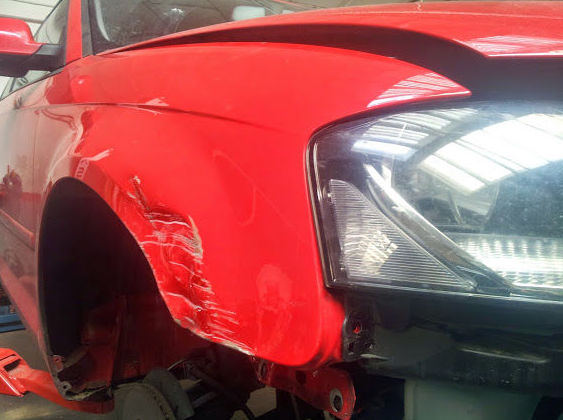 Reparación golpes: Servicios de Solid Garage Reparación golpes: Servicios de Solid Garage