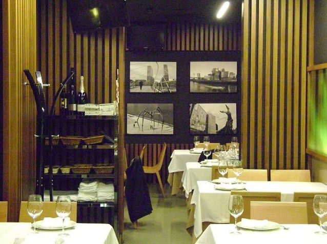 Sala del restaurante vasco en Bilbao 