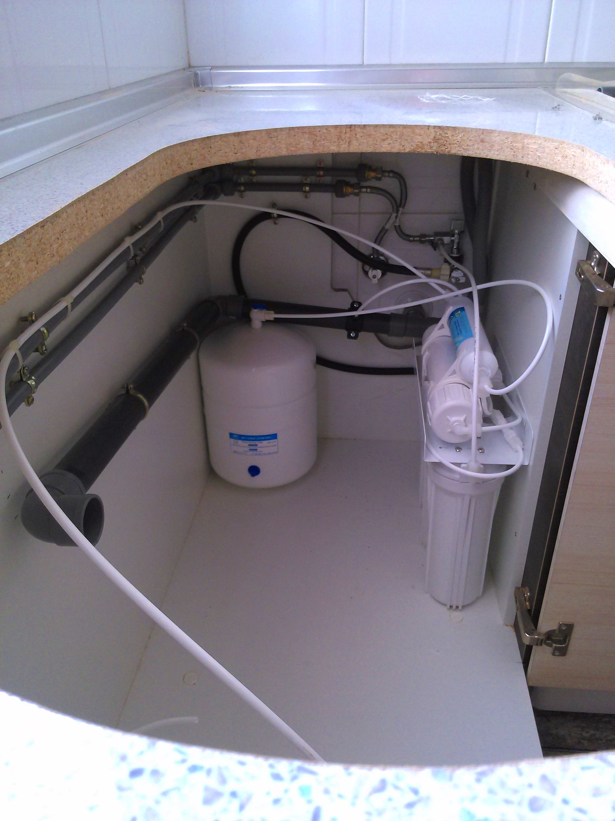 Instalación de fregador y osmosis Instalación de fregador y osmosis