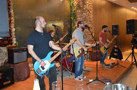 Musica en Vivo: Servicios de Balcones de Bentomiz Musica en Vivo: Servicios de Balcones de Bentomiz