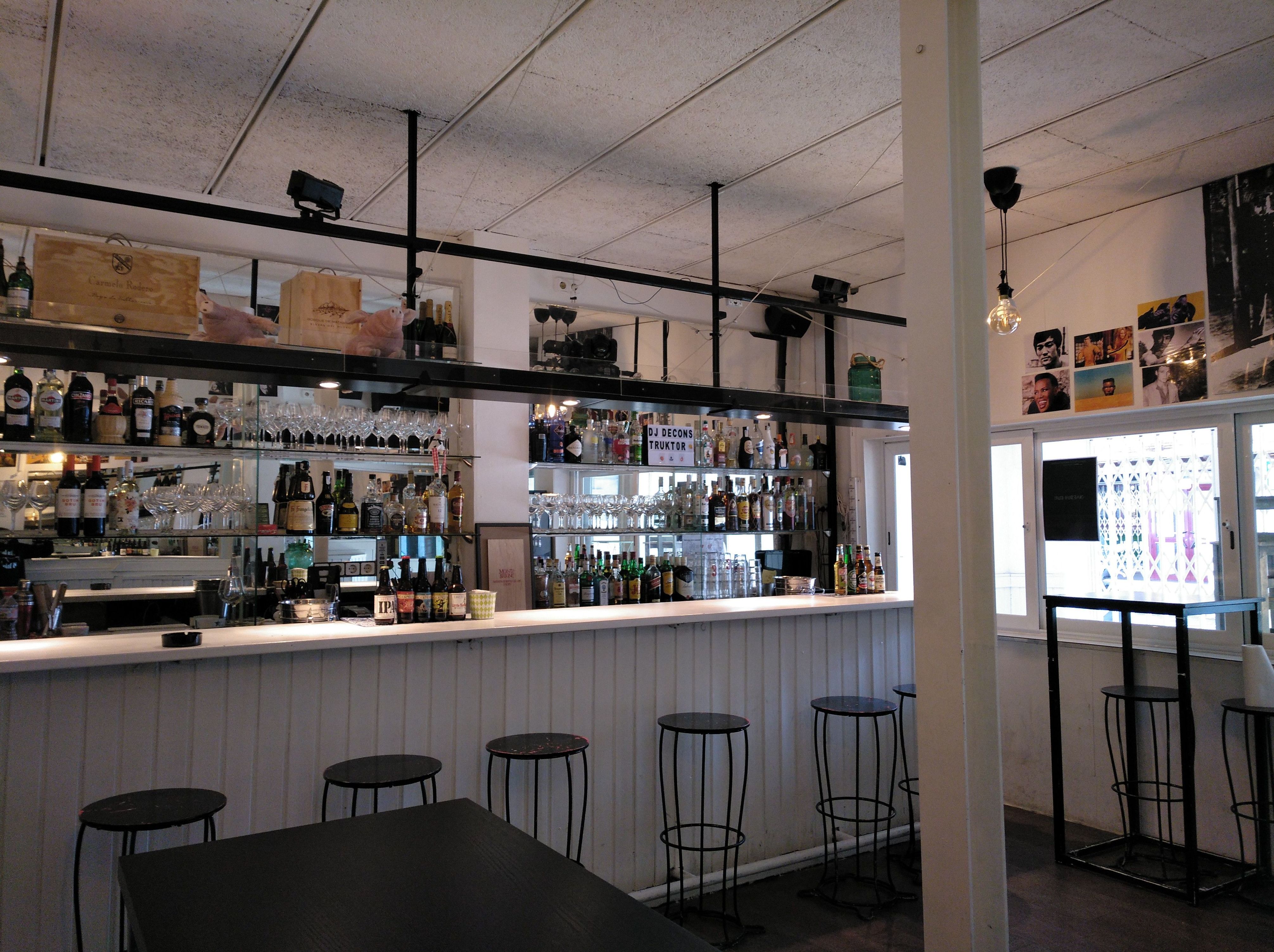 Bar musical en traspaso en Castelldefels : Reformas Inmobiliaria de Lams. Reformas y Servicios Inmobiliarios Bar musical en traspaso en Castelldefels : Reformas Inmobiliaria de Lams. Reformas y Servicios Inmobiliarios