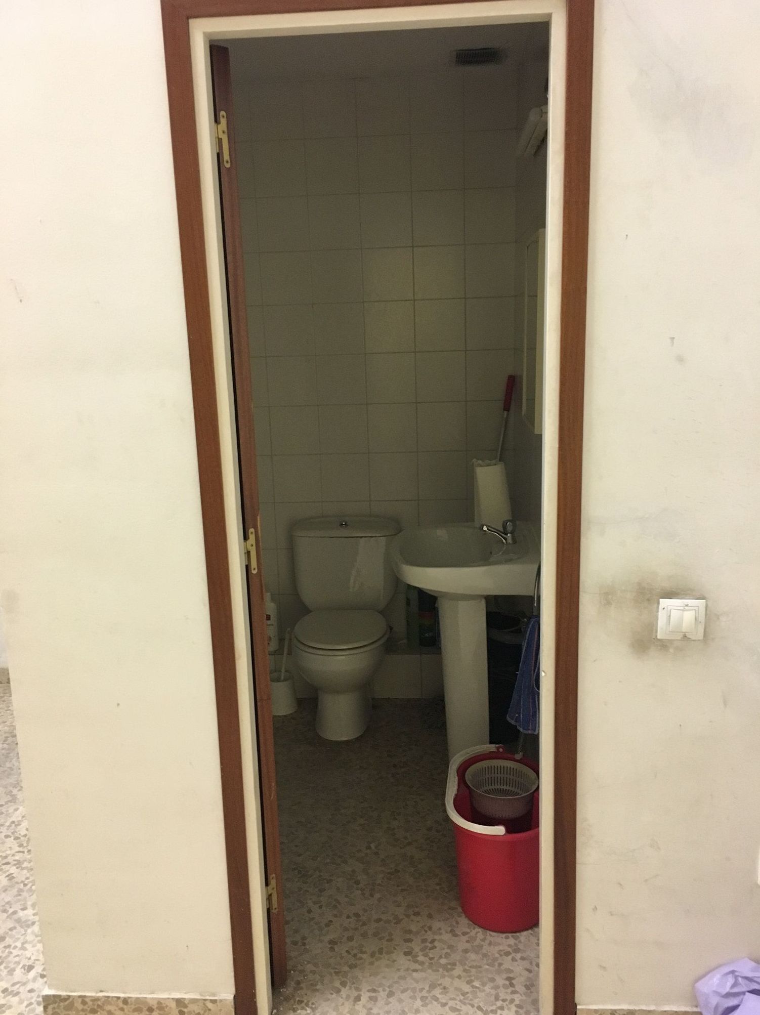 Local en alquiler frente a la plaza Lluis Companys: Reformas Inmobiliaria de Lams. Reformas y Servicios Inmobiliarios Local en alquiler frente a la plaza Lluis Companys: Reformas Inmobiliaria de Lams. Reformas y Servicios Inmobiliarios