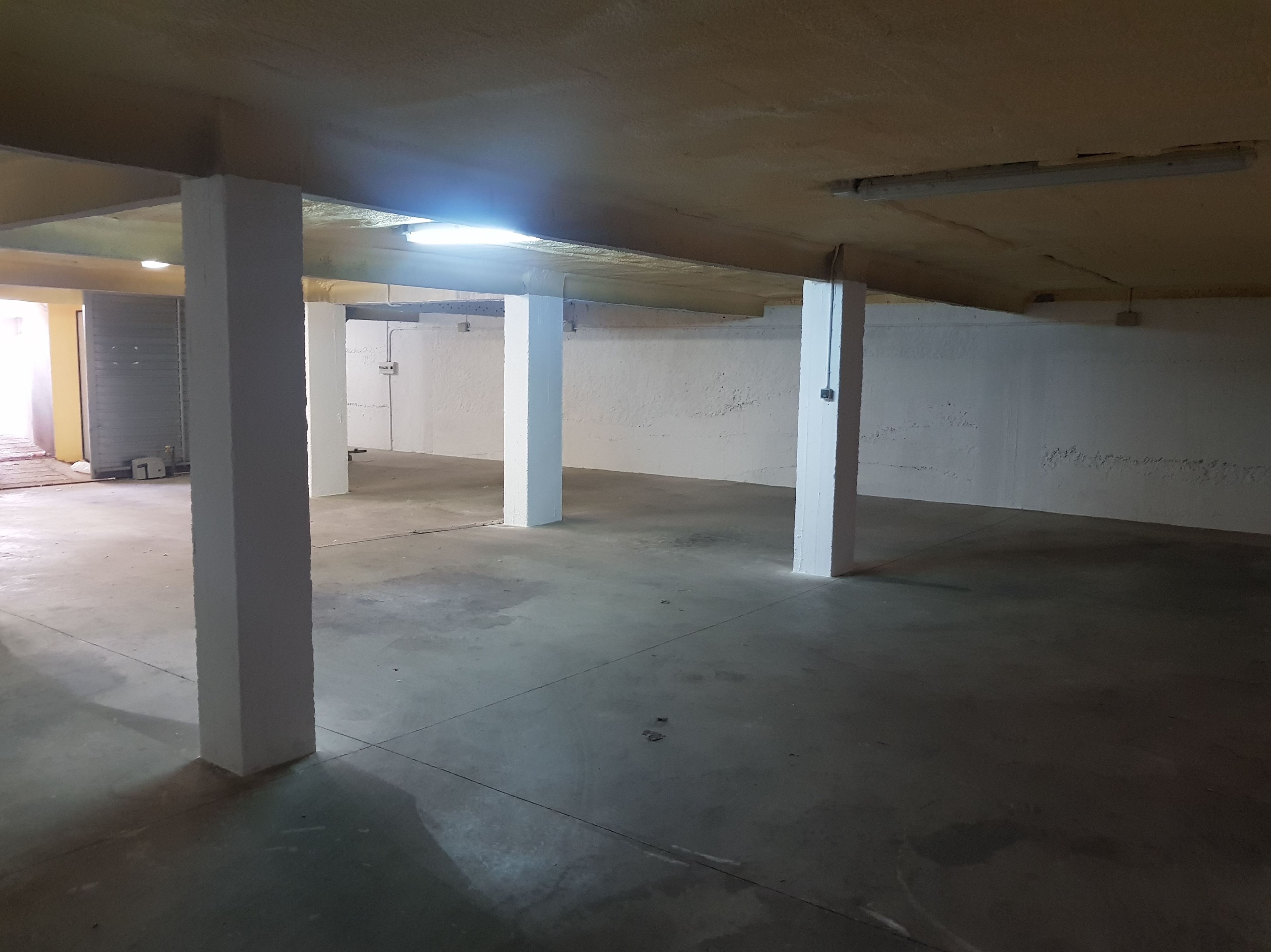 Parquing de 240m2 en el centro : Reformas Inmobiliaria de Lams. Reformas y Servicios Inmobiliarios Parquing de 240m2 en el centro : Reformas Inmobiliaria de Lams. Reformas y Servicios Inmobiliarios