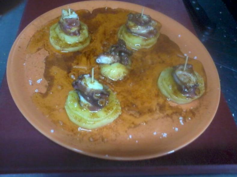 Raciones y platos combinados: Especialidades de la casa de Cafetería Bayona Raciones y platos combinados: Especialidades de la casa de Cafetería Bayona