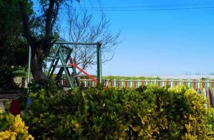 Cámping con zona de juego infantil