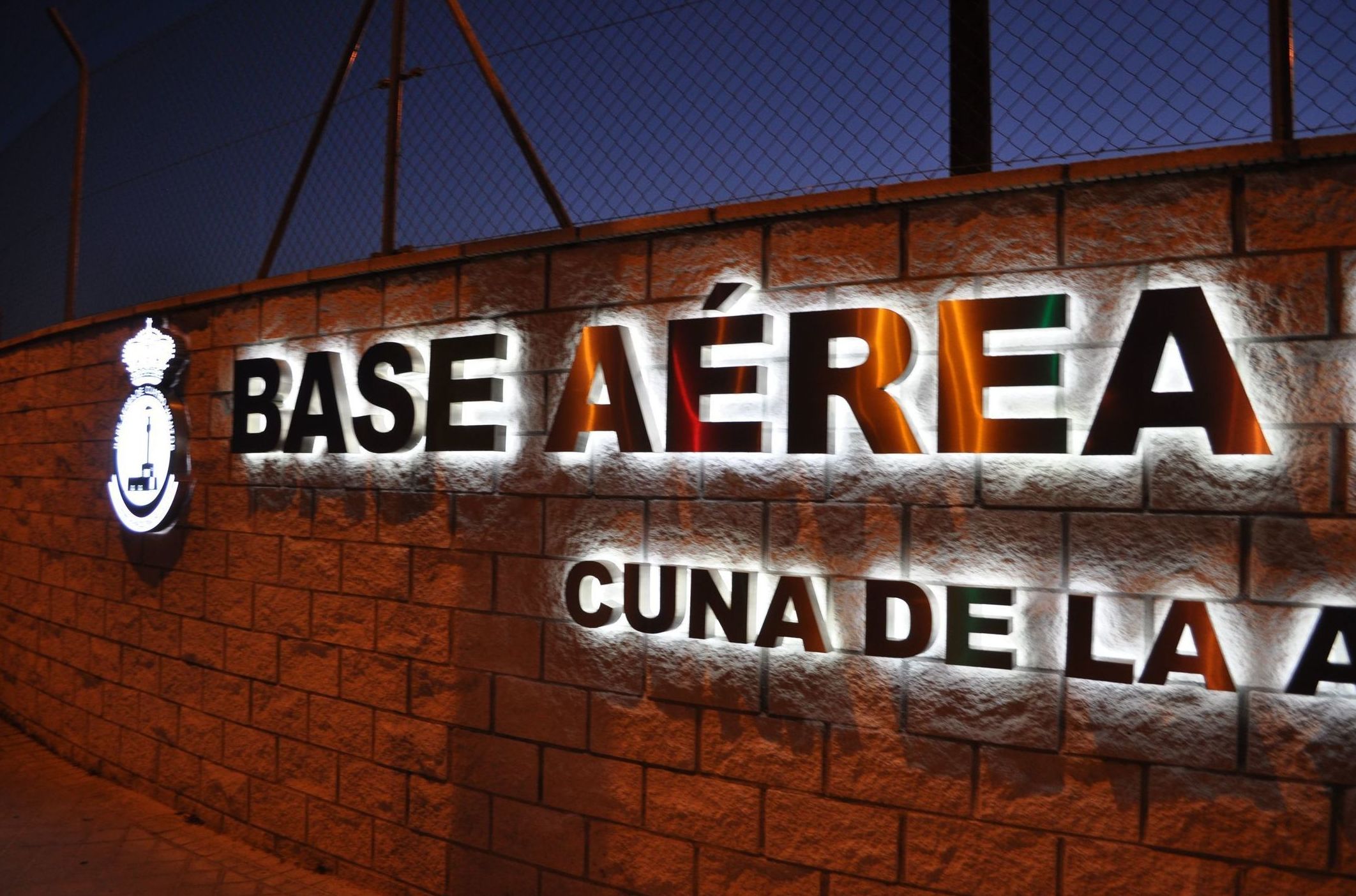 Rótulos y letras corporeas: Visual comunicacion de Eben - Ezer Rótulos y letras corporeas: Visual comunicacion de Eben - Ezer