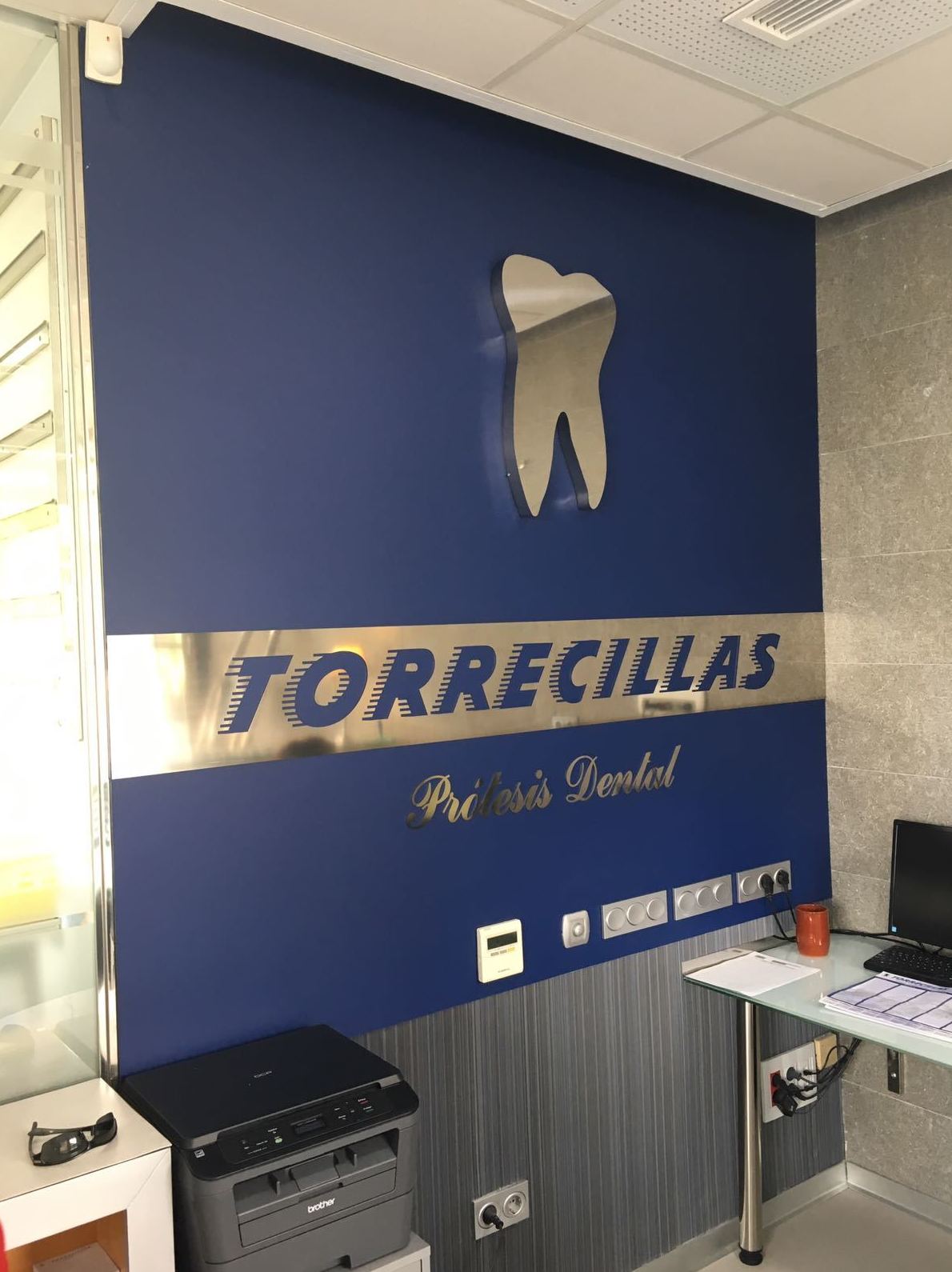 Rótulos y letras corporeas: Visual comunicacion de Eben - Ezer Rótulos y letras corporeas: Visual comunicacion de Eben - Ezer