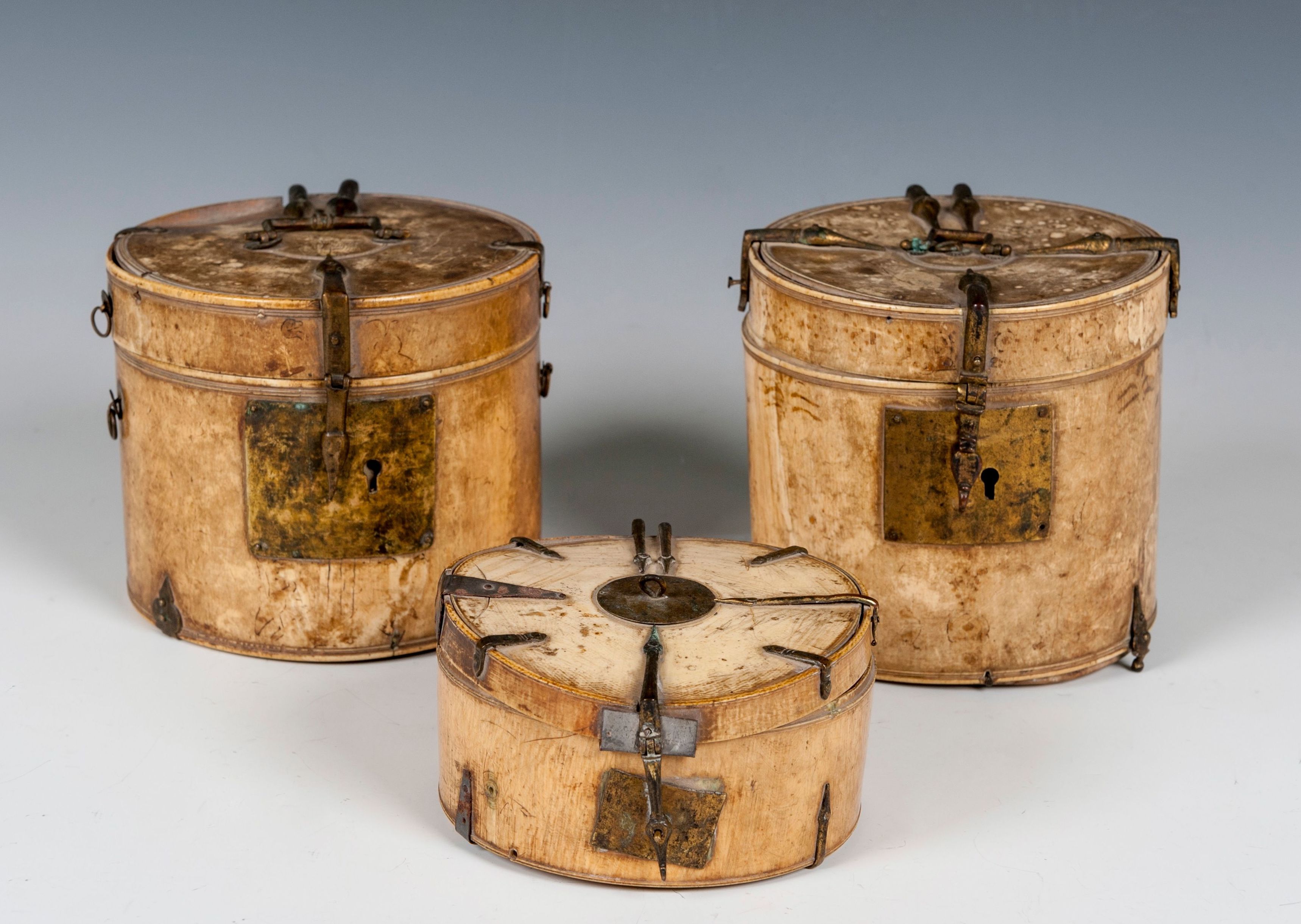 cajas y botes realizadas entre los Siglos XII y XIV : Catálogo de Goya Subastas cajas y botes realizadas entre los Siglos XII y XIV : Catálogo de Goya Subastas