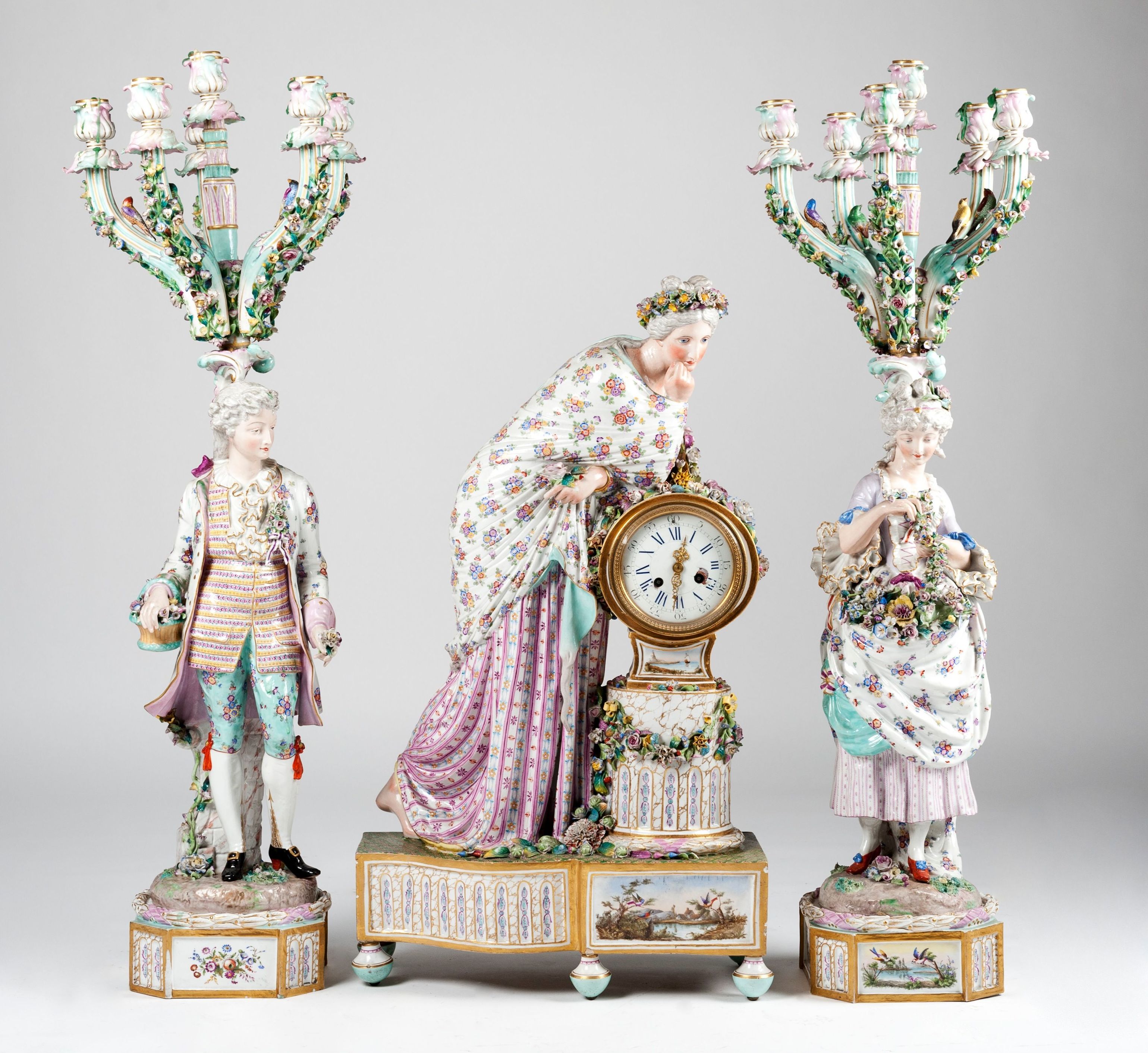 Guarnición de reloj y candelabros de porcelana alemana, S.XIX: Catálogo de Goya Subastas Guarnición de reloj y candelabros de porcelana alemana, S.XIX: Catálogo de Goya Subastas