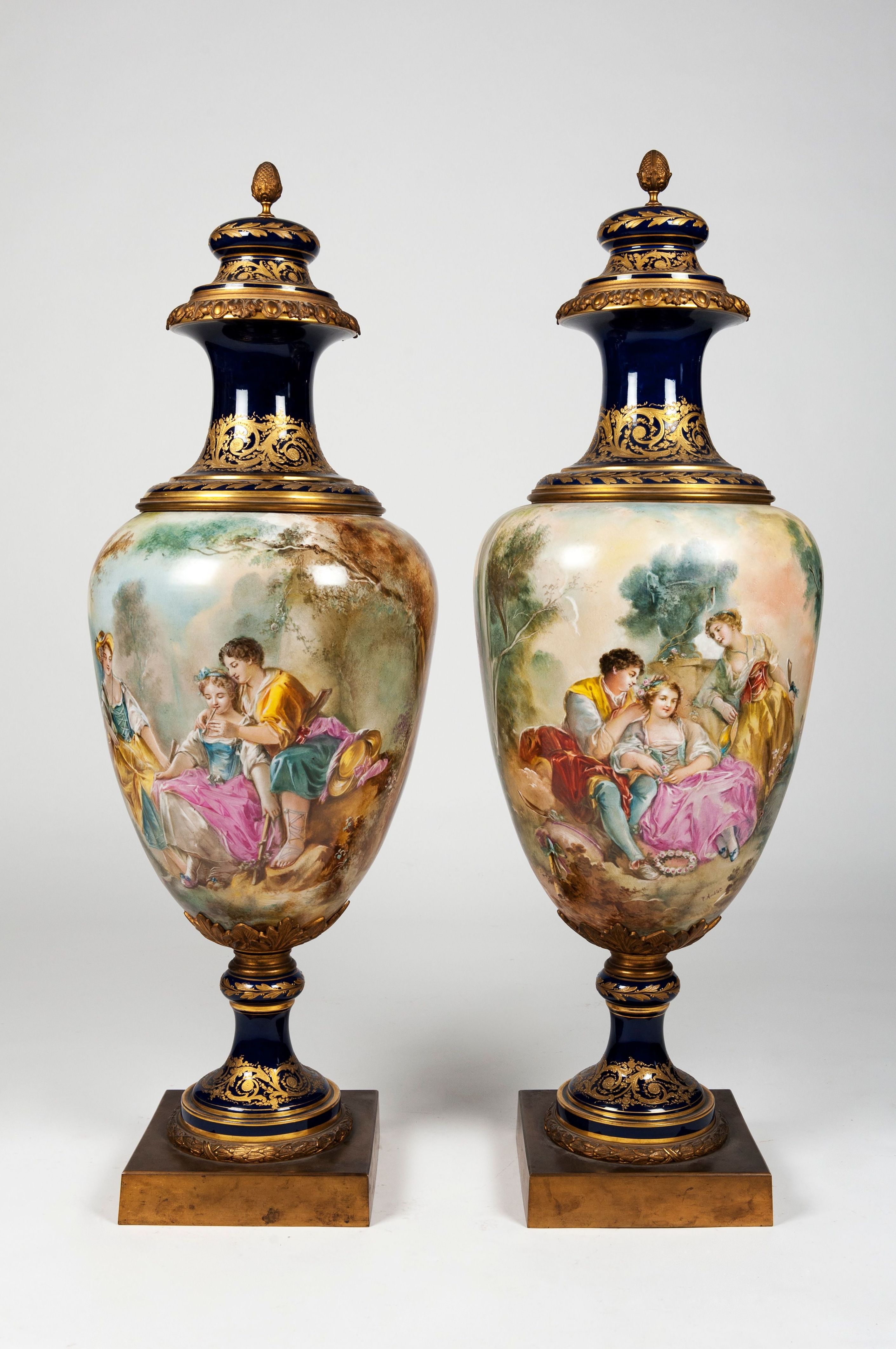 Pareja de jarrones franceses de porcelana: Catálogo de Goya Subastas Pareja de jarrones franceses de porcelana: Catálogo de Goya Subastas