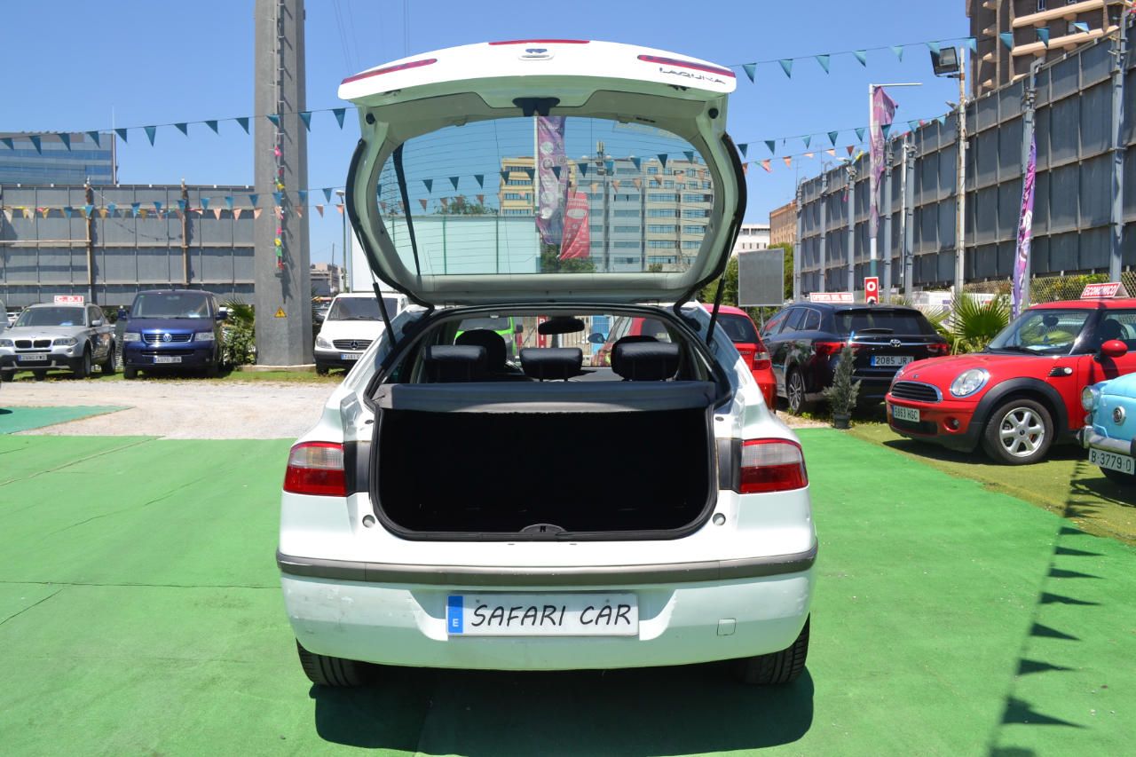 Renault Laguna Grand Tour 2.2DCi Privilege: Nuestros coches de Safari Car Renault Laguna Grand Tour 2.2DCi Privilege: Nuestros coches de Safari Car