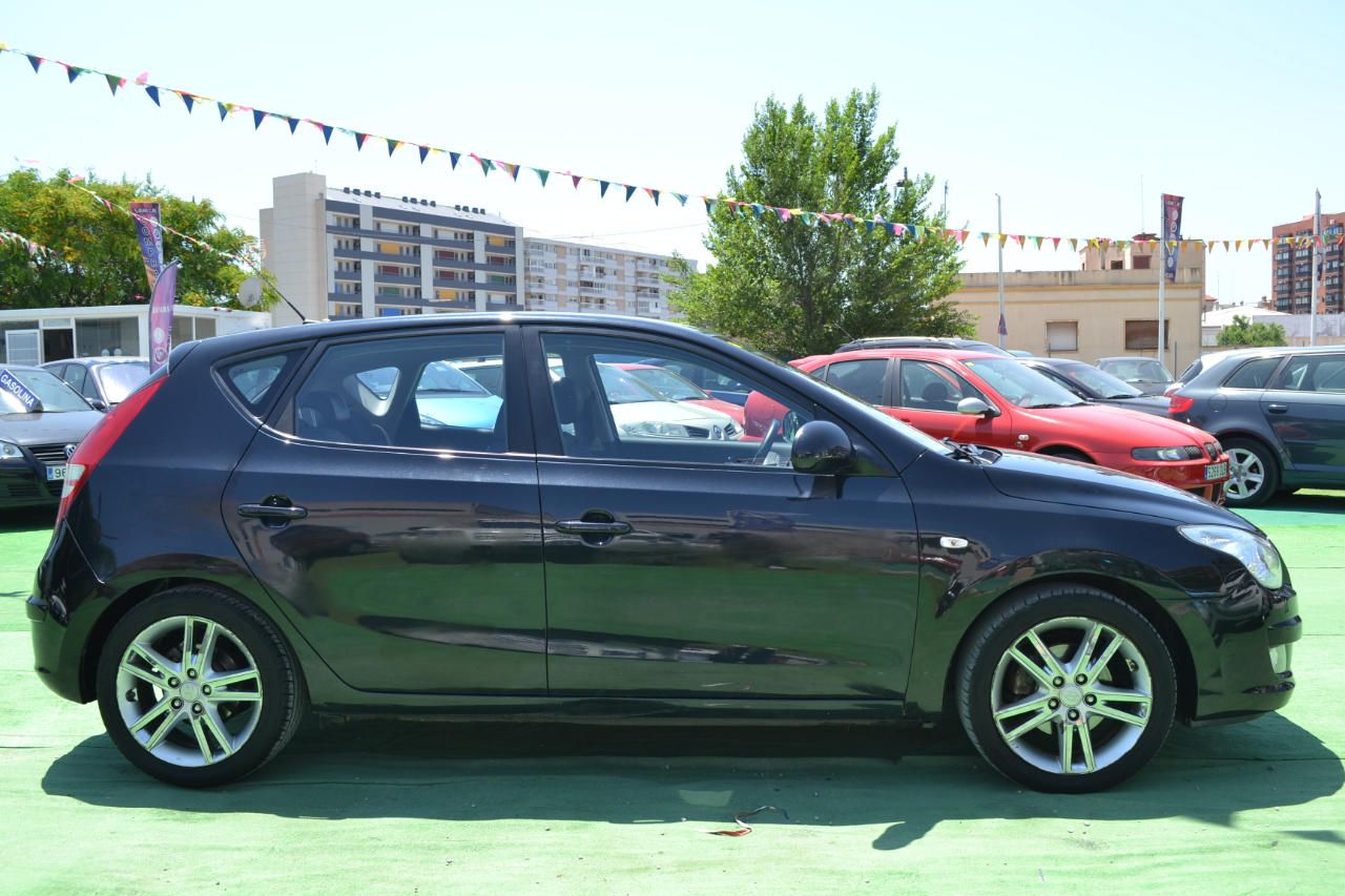 Hyundai i30 1.6CRDi Style Aut. 115: Nuestros coches de Safari Car Hyundai i30 1.6CRDi Style Aut. 115: Nuestros coches de Safari Car