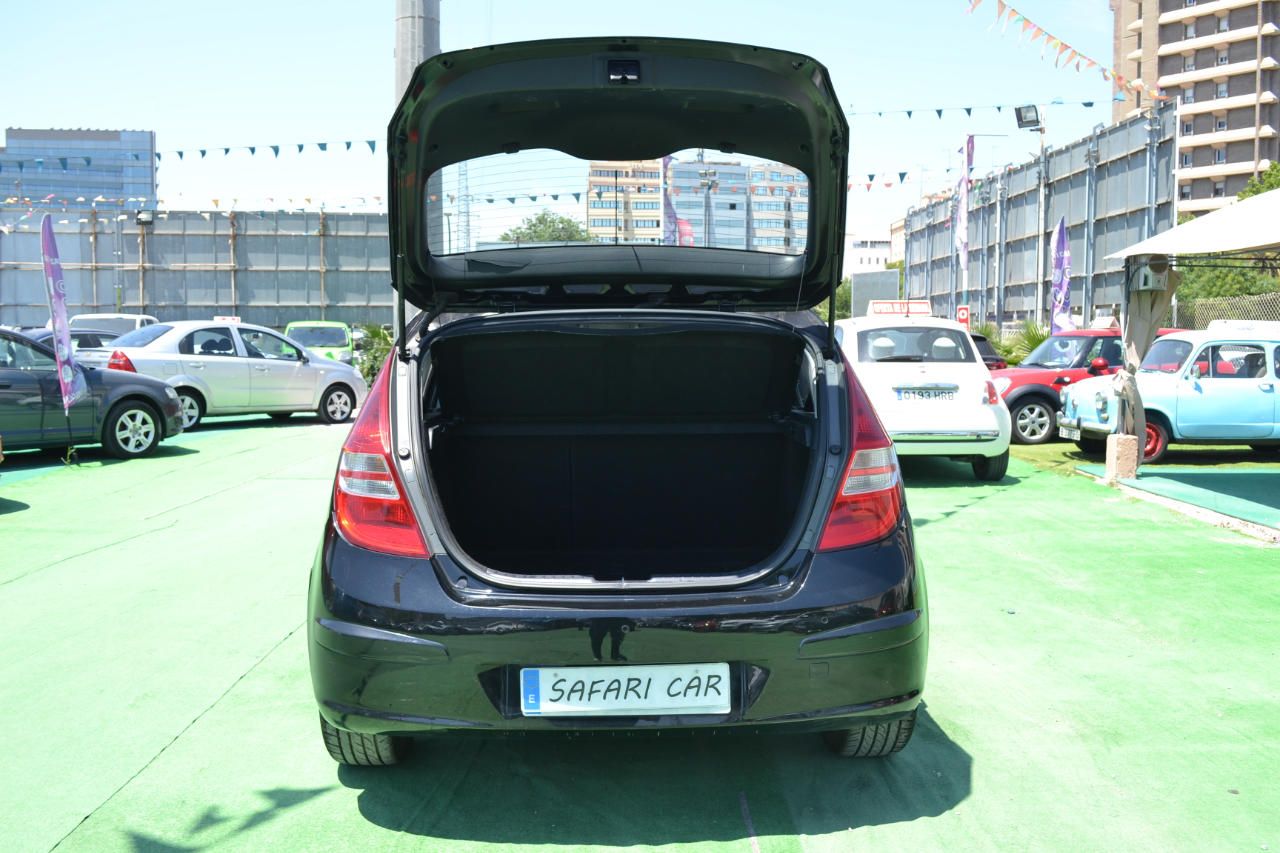 Hyundai i30 1.6CRDi Style Aut. 115: Nuestros coches de Safari Car Hyundai i30 1.6CRDi Style Aut. 115: Nuestros coches de Safari Car