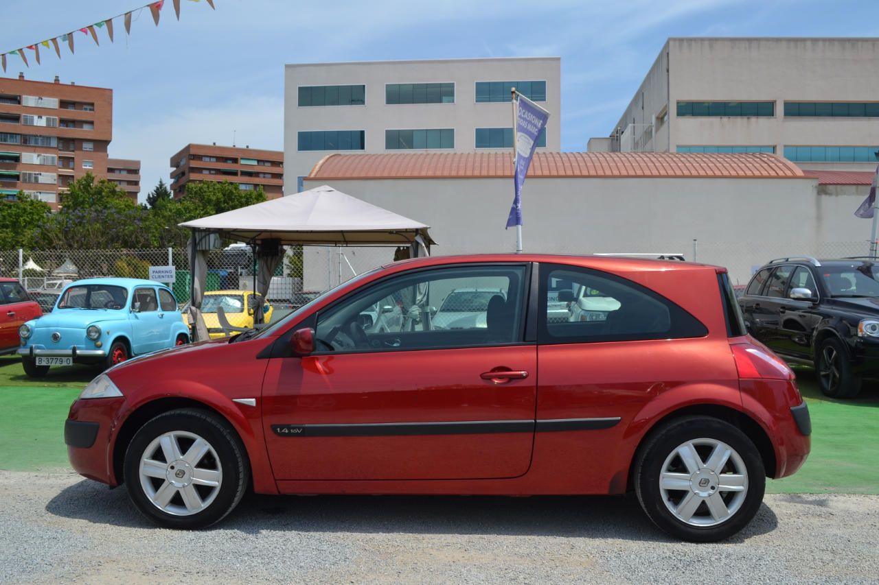 Renault Megane 1.4 Confort Authentique: Nuestros coches de Safari Car Renault Megane 1.4 Confort Authentique: Nuestros coches de Safari Car
