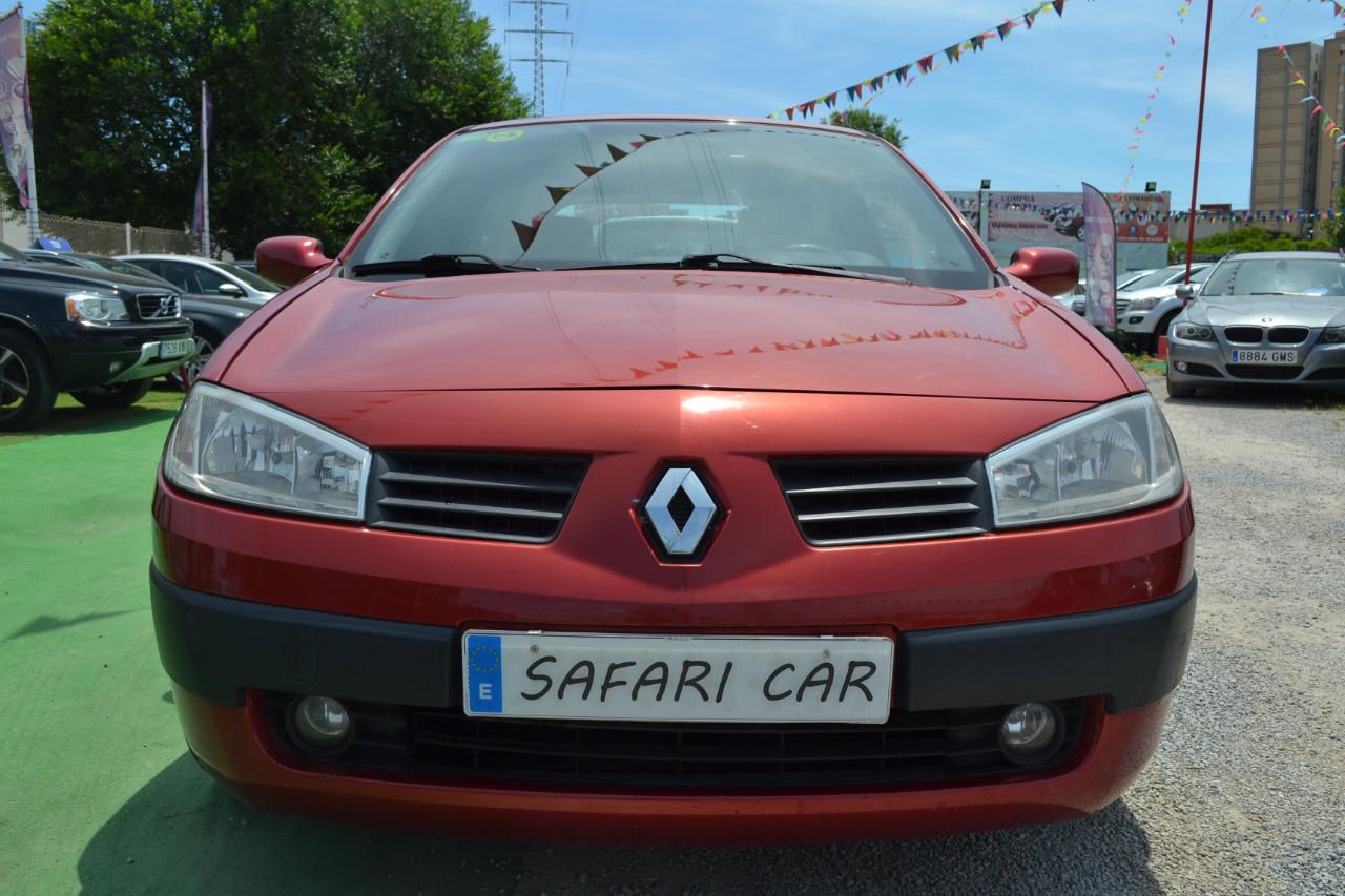 Renault Megane 1.4 Confort Authentique: Nuestros coches de Safari Car Renault Megane 1.4 Confort Authentique: Nuestros coches de Safari Car