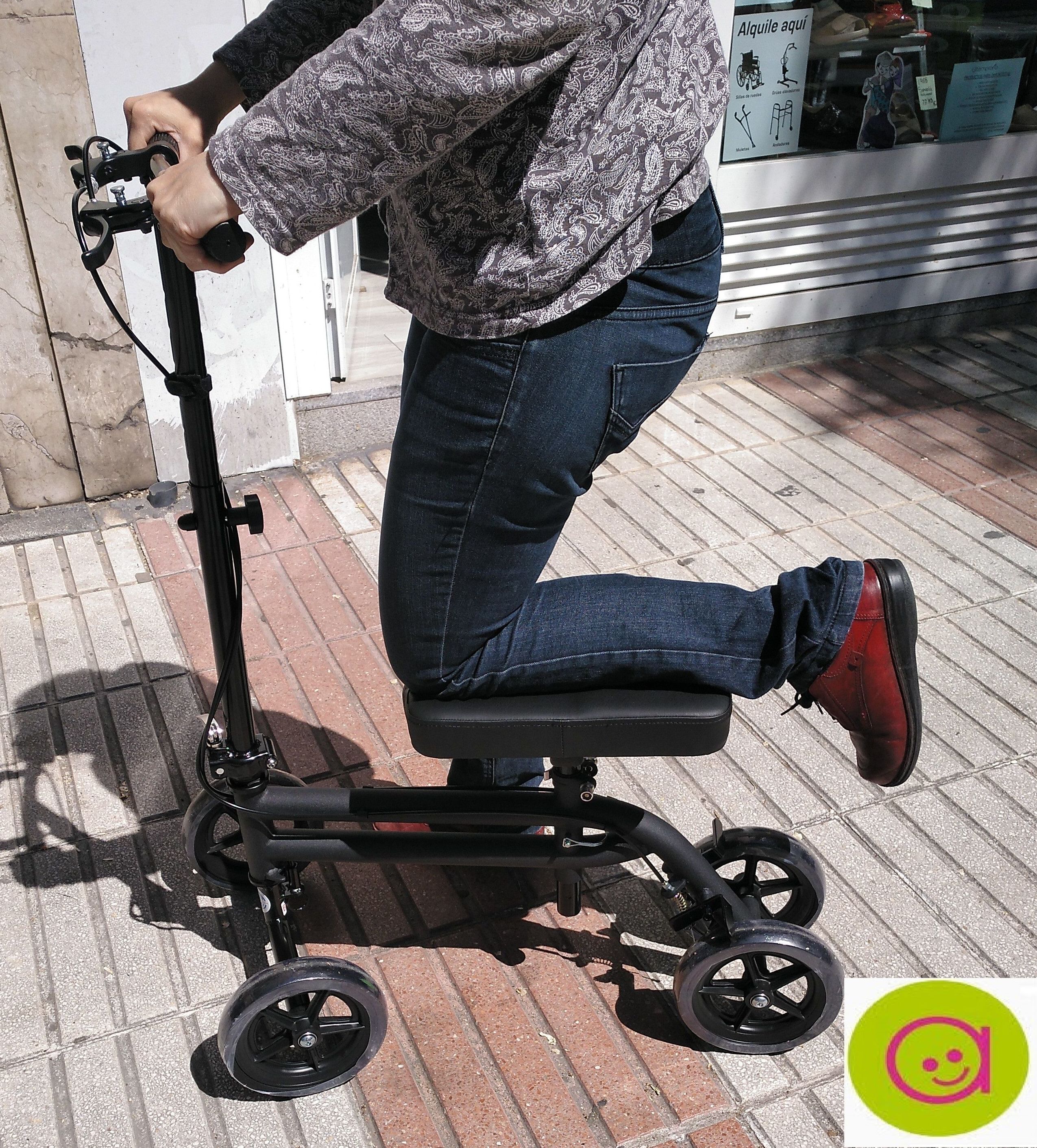 Alquiler Andador de rodilla: Alquiler de sillas de ruedas de Atemprana Alquiler Andador de rodilla: Alquiler de sillas de ruedas de Atemprana